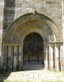 Eglise de Bredons - Porche - L'association des Amis de Bredons